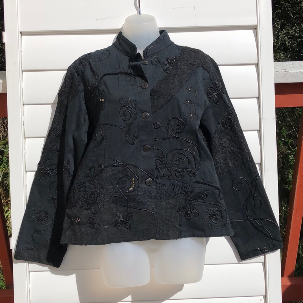 NWT Chicos size 2 Striking Ledora black Jacket